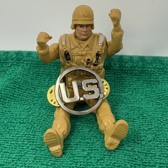 3.5” Desert Storm Soldier Trooper Action Figure Toy with U.S. vintage pin - Picture 10 of 16